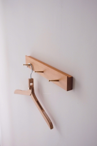 Móc treo gỗ - nút đồng 04