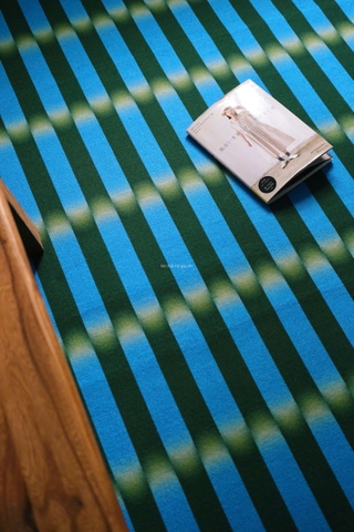 Thảm trải sàn- Xanh loang màu