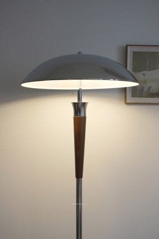 Đèn tán kim loại thân gỗ