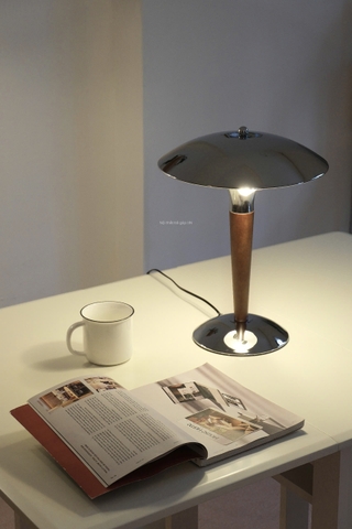 Đèn tán kim loại thân gỗ