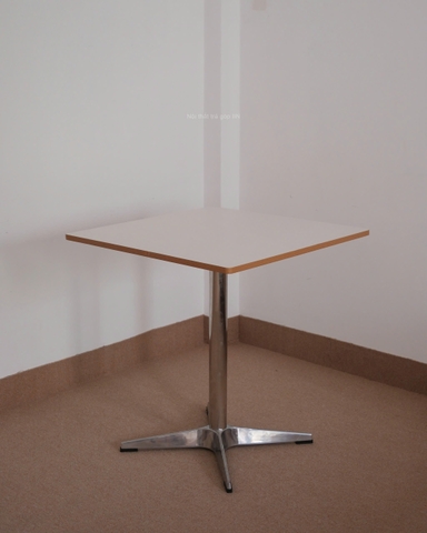 Bàn ăn vuông chân inox