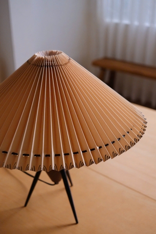 Đèn bàn cổ điển Bắc Âu