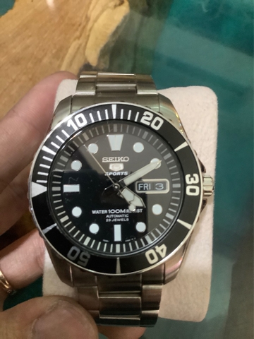 Mã số 31 : Đồng hồ  cơ Seiko 5 sports màu đen