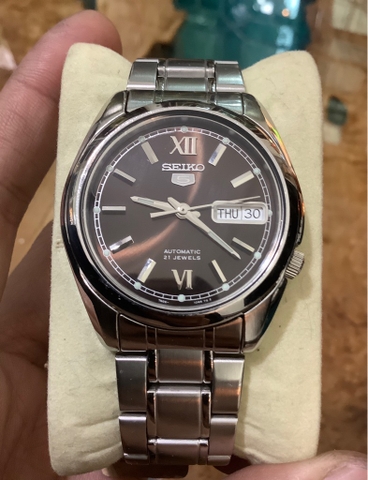 Mã số 12: Seiko 5 mặt đen dây thép