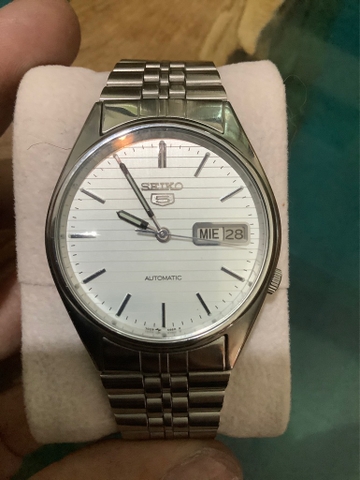 Mã số 3 : Đồng hồ  cơ Seiko 5 cơ tự động màu trắng, cơ cổ 7009