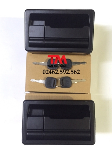 Tay mở cốp hầm xe khách