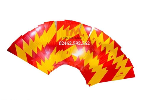 Tấm phản quang gắn cản sau xe tải