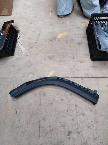 Miếng Chắn Bùn Cánh Cửa ISUZU QKR Đầu Vuông