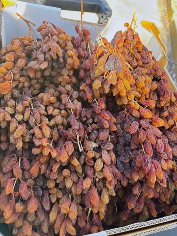 Nho khô nguyên cành Adora st Food Crimson Dried Table Grapes Cluster 300g