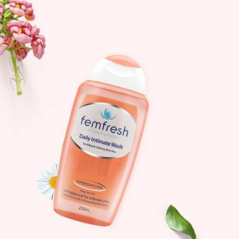 Dung dịch vệ sinh phụ nữ cao cấp hàng ngày Femfresh Daily Wash 250ml