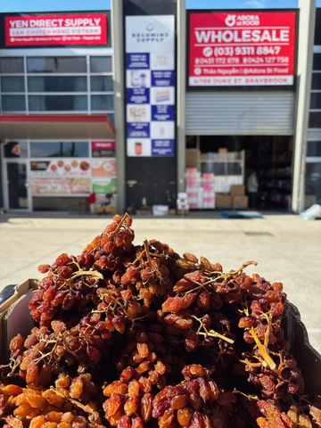 Nho khô nguyên cành Adora st Food Crimson Dried Table Grapes Cluster 300g