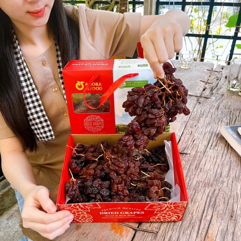 Nho Khô Nguyên Cành Adora st Food Crimson 1 kg đặc sản của Úc