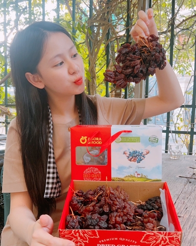Nho Khô Nguyên Cành Adora st Food Crimson 1 kg đặc sản của Úc