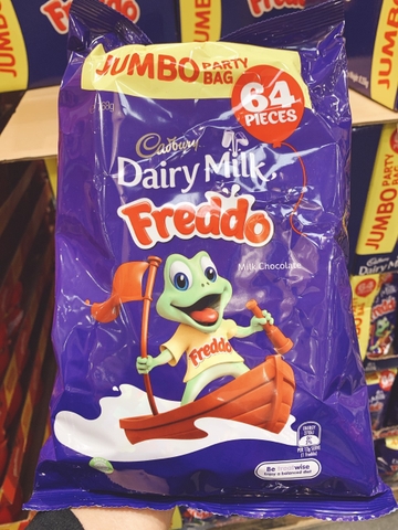 Jumbo Party Bag Cadbury Dairy Milk Chocolate Freddo 768g, 64 thanh kẹo/ gói