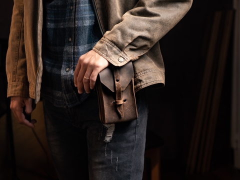 Túi đựng điện thoại đeo thắt lưng, bao da điện thoại đeo hông quai gài cổ điển Manuk Leather