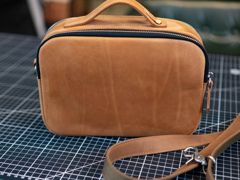 Túi đeo chéo da bò nâu sáp 2 ngăn zip cầm tay 7in - Clutch Bag v2 Manuk Leather Crazy horse Leather