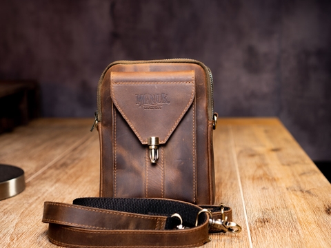 Túi đeo chéo da mini khóa sập cổ điển cá tính - Messenger mini pocket manuk leather - Da bò sáp crazy horse cao cấp