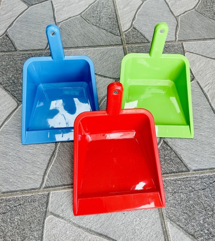 KI XÚC RÁC NHỰA HÀNG CTY GIA HÂN
