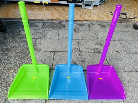 KI XÚC RÁC NHỰA CÁN DÀI SIZE TO HÀNG CTY (2)