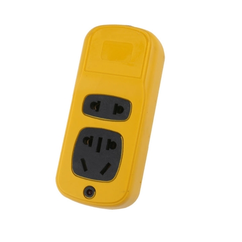 Ổ Cắm Điện AT81 Vàng Đen 7 Lỗ Cao Su Chống Vỡ Đèn Báo Tín Hiệu 5700W 220VCC