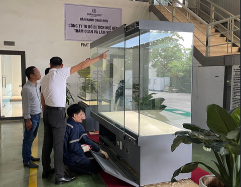 Tủ trưng bày tại Điện Kiến Trung - Hoàng Thành Huế