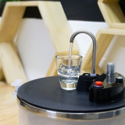 Máy rót rượu cảm biến, thông minh giá tốt