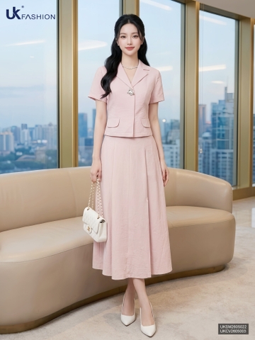 Set sơ mi nẹp cúc sang + Chân váy xếp Lady UKBD2606012 ( Cả set gồm áo + chân váy, không kèm PK )
