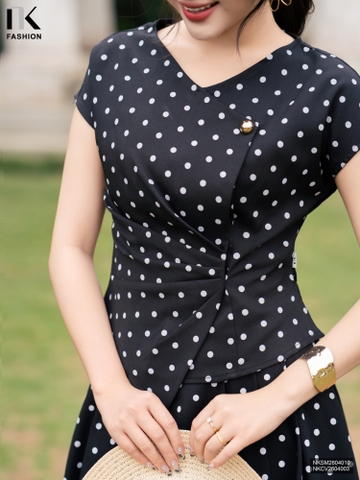 Sơ mi vai chờm chấm bi xếp eo kiểu dáng hot NKSM2604010