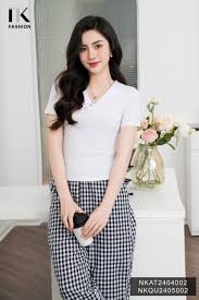 NK Fashion Áo thun cộc tay cổ tim xinh điệu, thời trang NKAT2404002 mát mẻ, dễ chịu, nên có ngay