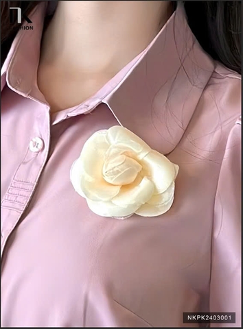 NK Fashion Hoa Trà Đế Cài Sang Trọng NKPK2403001