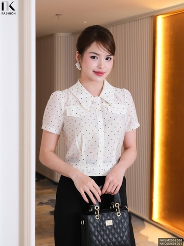 Sơ mi chấm bi cổ kiểu bo gấu xinh xắn, nhẹ nhàng, dễ phối đồ NKSM2502008