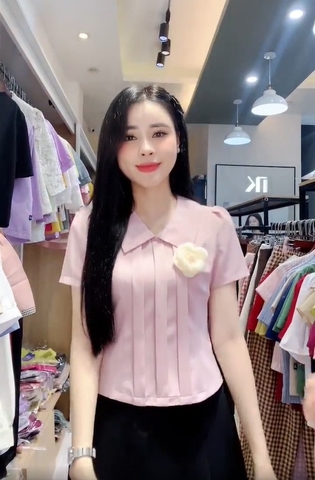 Sơ mi cổ sen vai bồng ly dọc thân, duyên dáng, nữ tính UKSM2405005