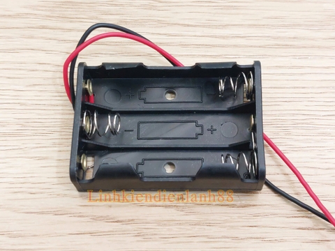 Đế pin AAA có dây loại 3 pin hàng mới 100%!