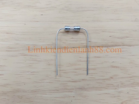 Cầu chì thủy tinh 5A 250v chân cắm kích thước 3.6*10mm, mới 100%