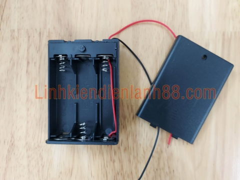 Hộp đế pin có 2 dây đầu ra loại 3 pin mới !