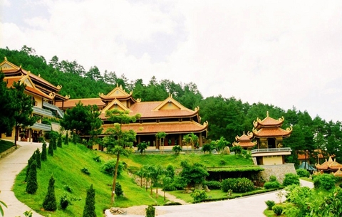 DU LỊCH KHÁM PHÁ THIỀN VIỆN TRÚC LÂM ĐÀ LẠT
