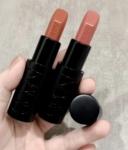 son môi Nars Explicit Lipstick (vỏ đen)