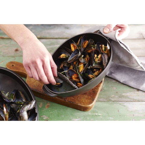 Staub - Nồi gang oval Mussel màu đen - 25cm (2L)