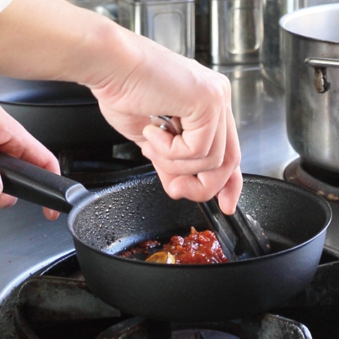 Unilloy - Chảo gang màu đen