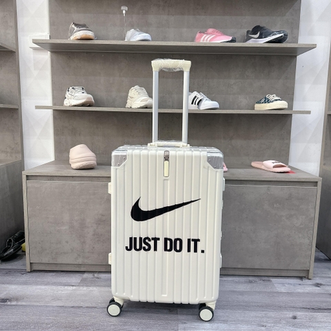 Vali Nike Trắng Mẫu Mới size 24