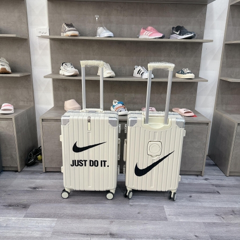Vali Nike Trắng Mẫu Mới size 22