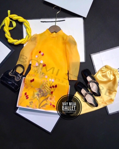 Bộ áo dài voan thêu hoa vàng