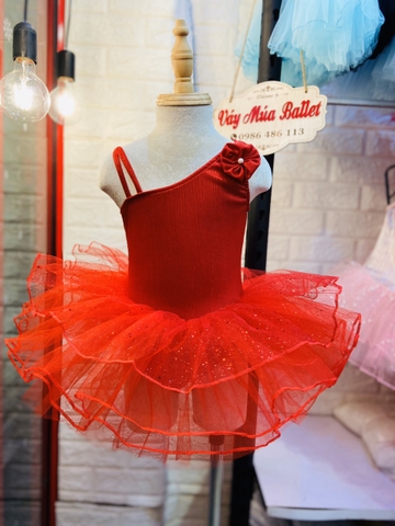 Váy múa lệch vai nhũ sao đỏ