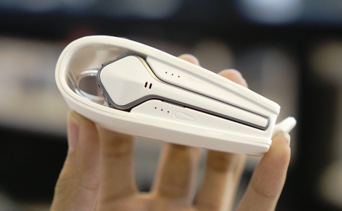 Giảm 33% khi đặt mua Online tai nghe Bluetooth Plantronics ML15