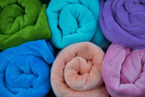 Khăn Microfiber là gì? Đặc điểm, ứng dụng của khăn microfiber