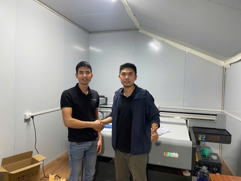 bàn giao máy UV phẳng Taimes 1212 cho khách tại Hà Nội