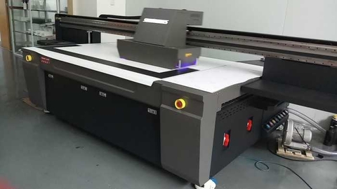 Máy in UV có những loại nào? Nên mua máy in UV ở đâu?