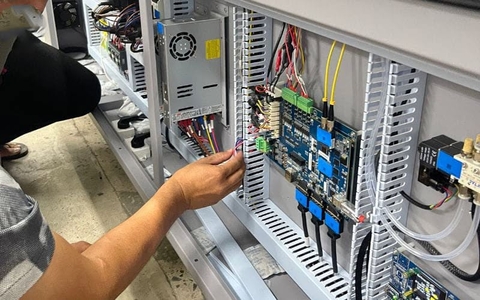 Cách Trị Dứt Điểm Nghẹt Đầu Phun Máy In UV Sau Đêm Khỏi Lo Mất Tia