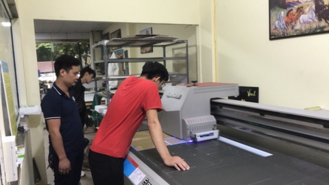 Hà Nội Anh Vũ Đức Khánh - Máy uv phẳng 2513