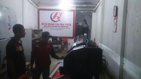 In & quảng cáo Hoa Tuyên - Máy in bạt